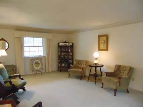 Living - 445 S Ithaca, Ithaca, MI 48847 photo 3 of 11