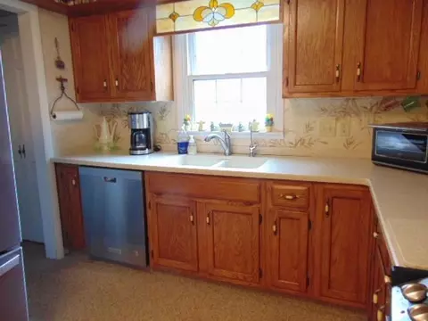 Kitchen - 445 S Ithaca, Ithaca, MI 48847 photo 3 of 5
