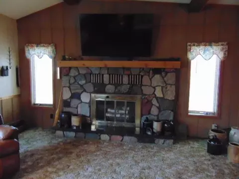 Living - 445 S Ithaca, Ithaca, MI 48847 photo 7 of 11