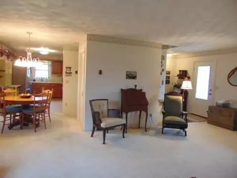 Dining - 445 S Ithaca, Ithaca, MI 48847 photo 1 of 6
