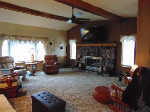 Living - 445 S Ithaca, Ithaca, MI 48847 photo 5 of 11