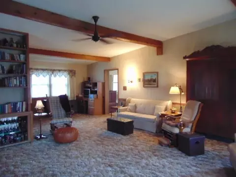 Living - 445 S Ithaca, Ithaca, MI 48847 photo 8 of 11