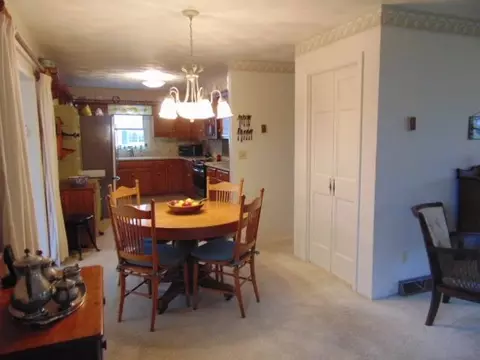 Dining - 445 S Ithaca, Ithaca, MI 48847 photo 3 of 6