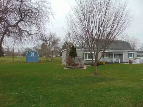 Exterior - 445 S Ithaca, Ithaca, MI 48847 photo 4 of 17