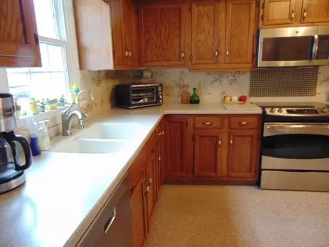 Kitchen - 445 S Ithaca, Ithaca, MI 48847 photo 4 of 5