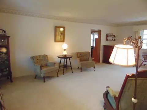 Living - 445 S Ithaca, Ithaca, MI 48847 photo 1 of 11