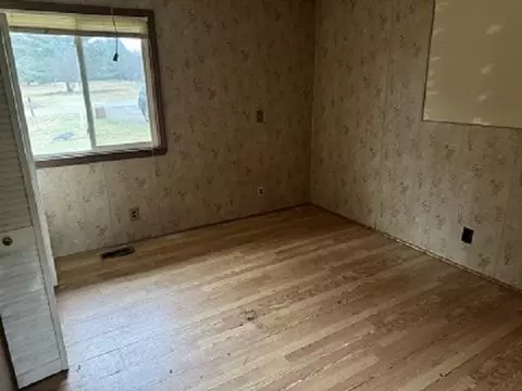 2017 Huntington, Gladwin, MI 48624 photo 5