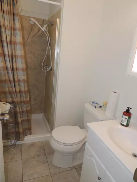 Bath - 1418 Andre, Mount Pleasant, MI 48858 photo 2 of 3