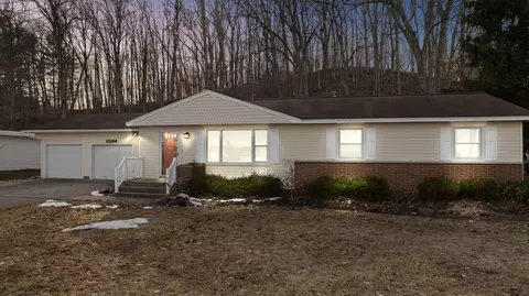 10164 S West Bay Shr, Traverse City, MI 49684