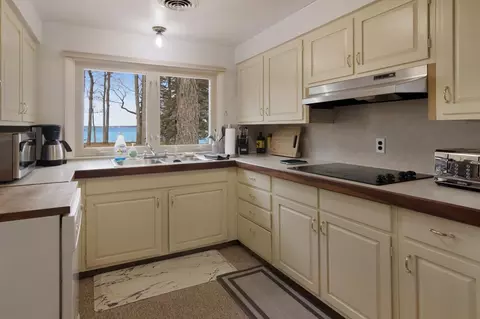 Kitchen - 9357 Fairview, Williamsburg, MI 49690 photo 3 of 4