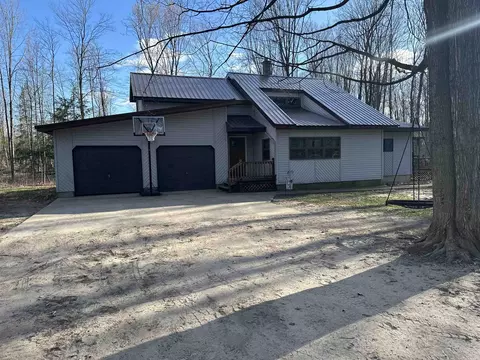 6340 E 26 14, Cadillac, MI 49601
