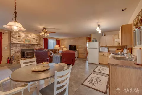 Dining - 5625 M-65, Hale, MI 48739 photo 2 of 4