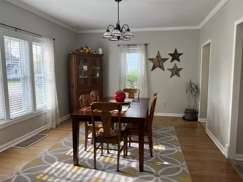 Dining - 212 S Ithaca, Ithaca, MI 48847 photo 1 of 2