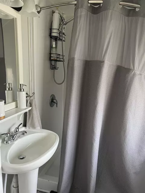 Bath - 212 S Ithaca, Ithaca, MI 48847 photo 2 of 4