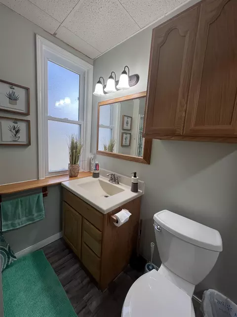Bath - 212 S Ithaca, Ithaca, MI 48847 photo 4 of 4