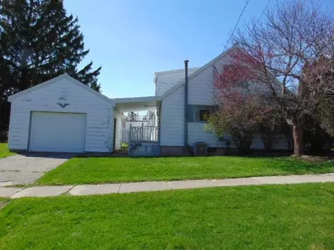 Exterior - 230 E Seaver, Ithaca, MI 48847 photo 10 of 12
