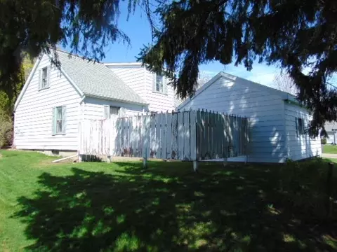 Exterior - 230 E Seaver, Ithaca, MI 48847 photo 4 of 12