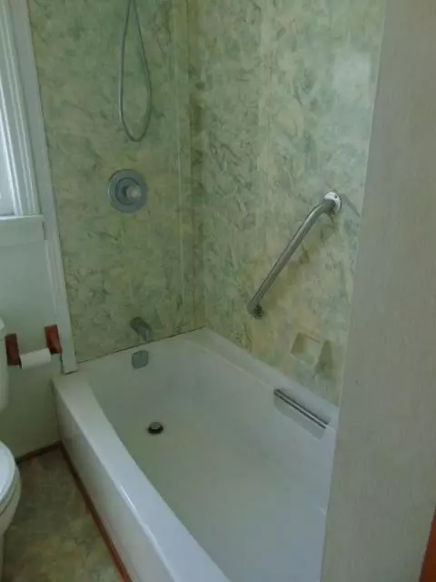 Bath - 230 E Seaver, Ithaca, MI 48847 photo 4 of 4