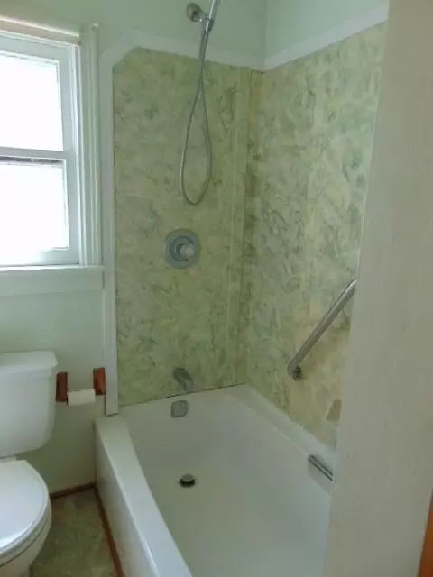 Bath - 230 E Seaver, Ithaca, MI 48847 photo 3 of 4