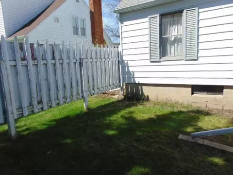 Exterior - 230 E Seaver, Ithaca, MI 48847 photo 7 of 12