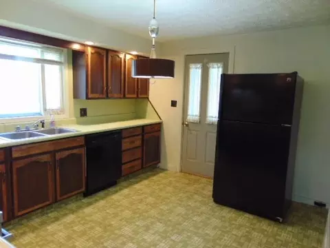 Kitchen - 230 E Seaver, Ithaca, MI 48847 photo 2 of 4