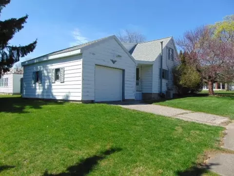 Exterior - 230 E Seaver, Ithaca, MI 48847 photo 9 of 12