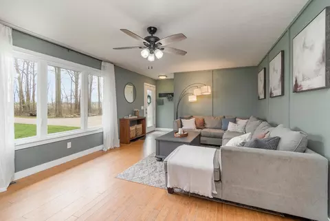 Bedroom - 16606 Lunney, Hemlock, MI 48626 photo 1 of 7