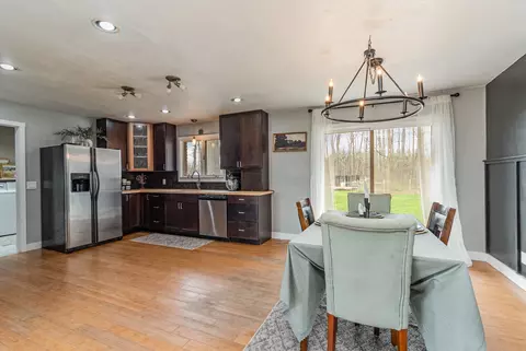 Dining - 16606 Lunney, Hemlock, MI 48626 photo 2 of 3