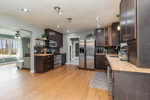 Kitchen - 16606 Lunney, Hemlock, MI 48626 photo 2 of 3