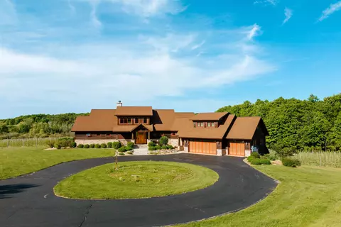 14588 Peninsula, Traverse City, MI 49686