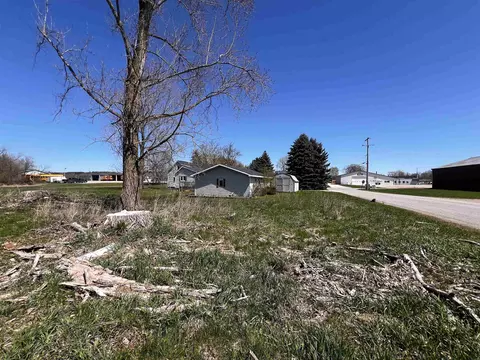 N Pine, Mcbain, MI 49657 photo 4