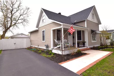 208 E Hurlbut, Charlevoix, MI 49720