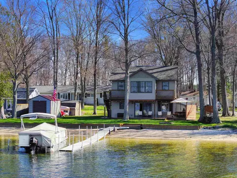 2666 N Lake Shr, Cadillac, MI 49601