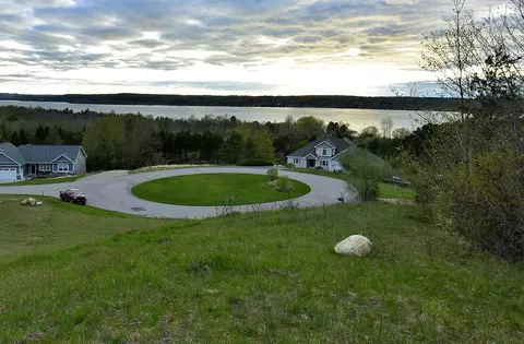 8121 S Bingham Rdg, Traverse City, MI 49684