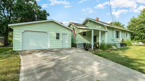 1001 Sanford, Alma, MI 48801