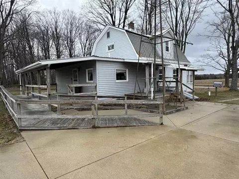 2879 W Kelly, Lake City, MI 49651