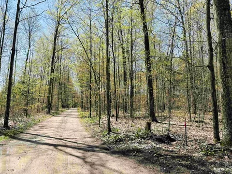 160 Hidden Mdw, Beulah, MI 49617