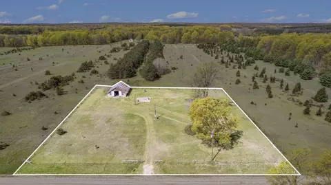 4421 N 3 12, Mesick, MI 49668