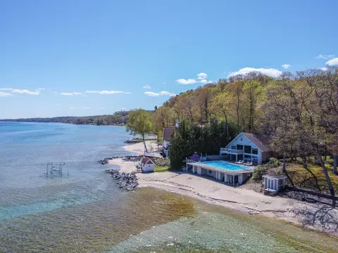 8485 S W Bay Shr, Traverse City, MI 49684