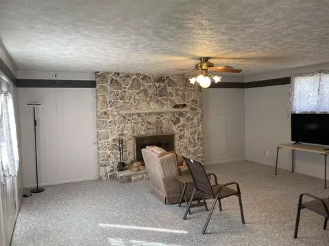 Living - 335 W Second, Gladwin, MI 48624 photo 6 of 12