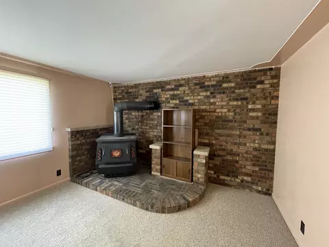 Living - 335 W Second, Gladwin, MI 48624 photo 3 of 12