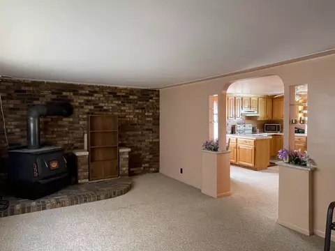 Living - 335 W Second, Gladwin, MI 48624 photo 2 of 12