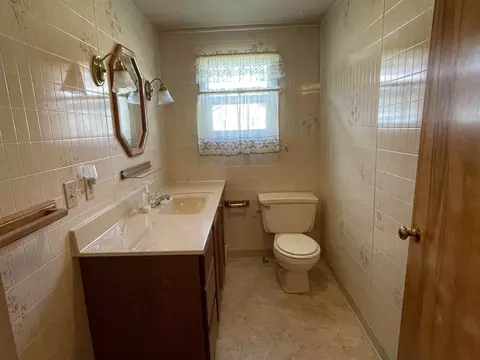 Bath - 335 W Second, Gladwin, MI 48624 photo 1 of 4