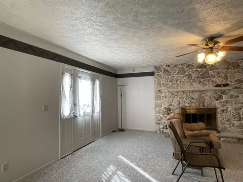 Living - 335 W Second, Gladwin, MI 48624 photo 9 of 12