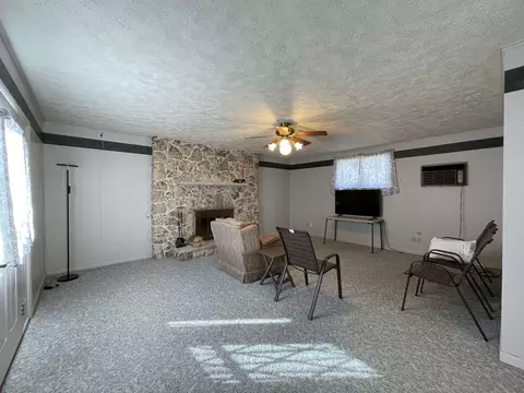 Living - 335 W Second, Gladwin, MI 48624 photo 7 of 12