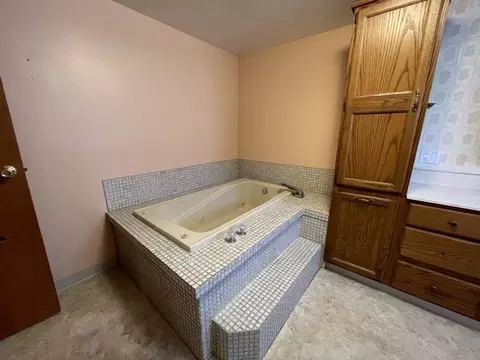 Bath - 335 W Second, Gladwin, MI 48624 photo 4 of 4