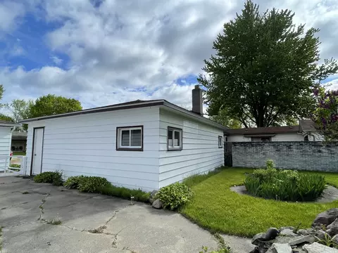 Exterior - 335 W Second, Gladwin, MI 48624 photo 3 of 12