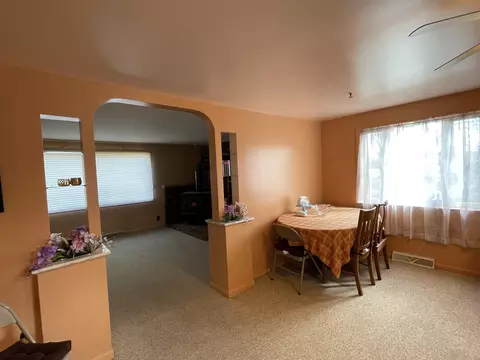 Dining - 335 W Second, Gladwin, MI 48624 photo 3 of 3