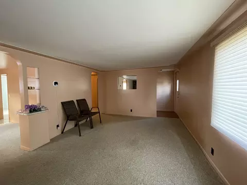 Living - 335 W Second, Gladwin, MI 48624 photo 4 of 12