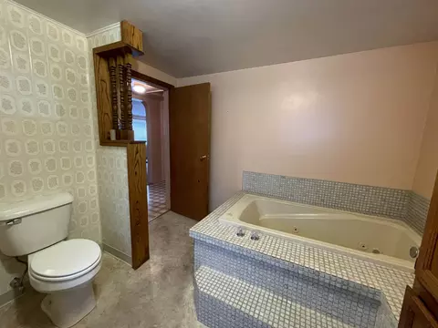 Bath - 335 W Second, Gladwin, MI 48624 photo 3 of 4